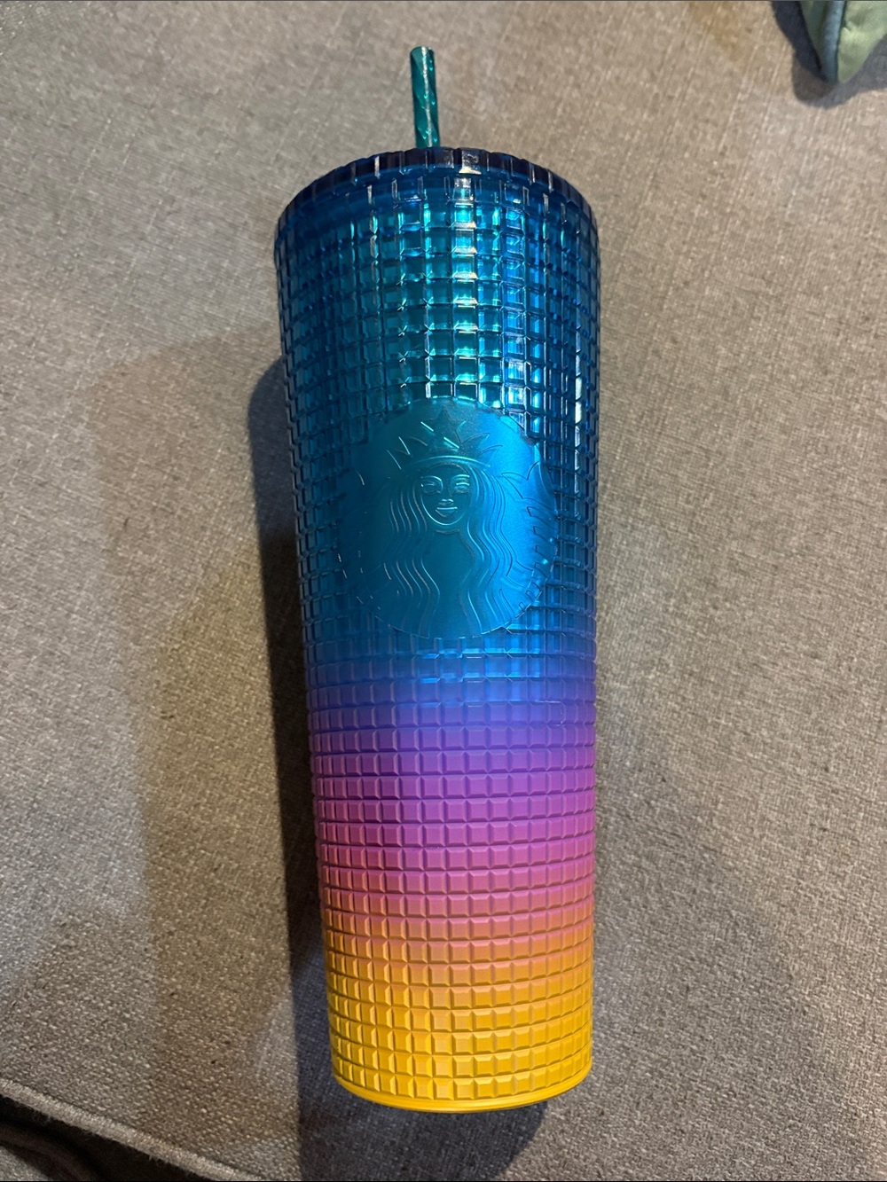 Tim Singleton Starbucks pride/fierte 2023 24 oz tumbler & Straw Beautiful colors